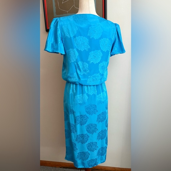 Vintage floral shine and matte pattern- front drape midi dress. - Picture 4 of 6